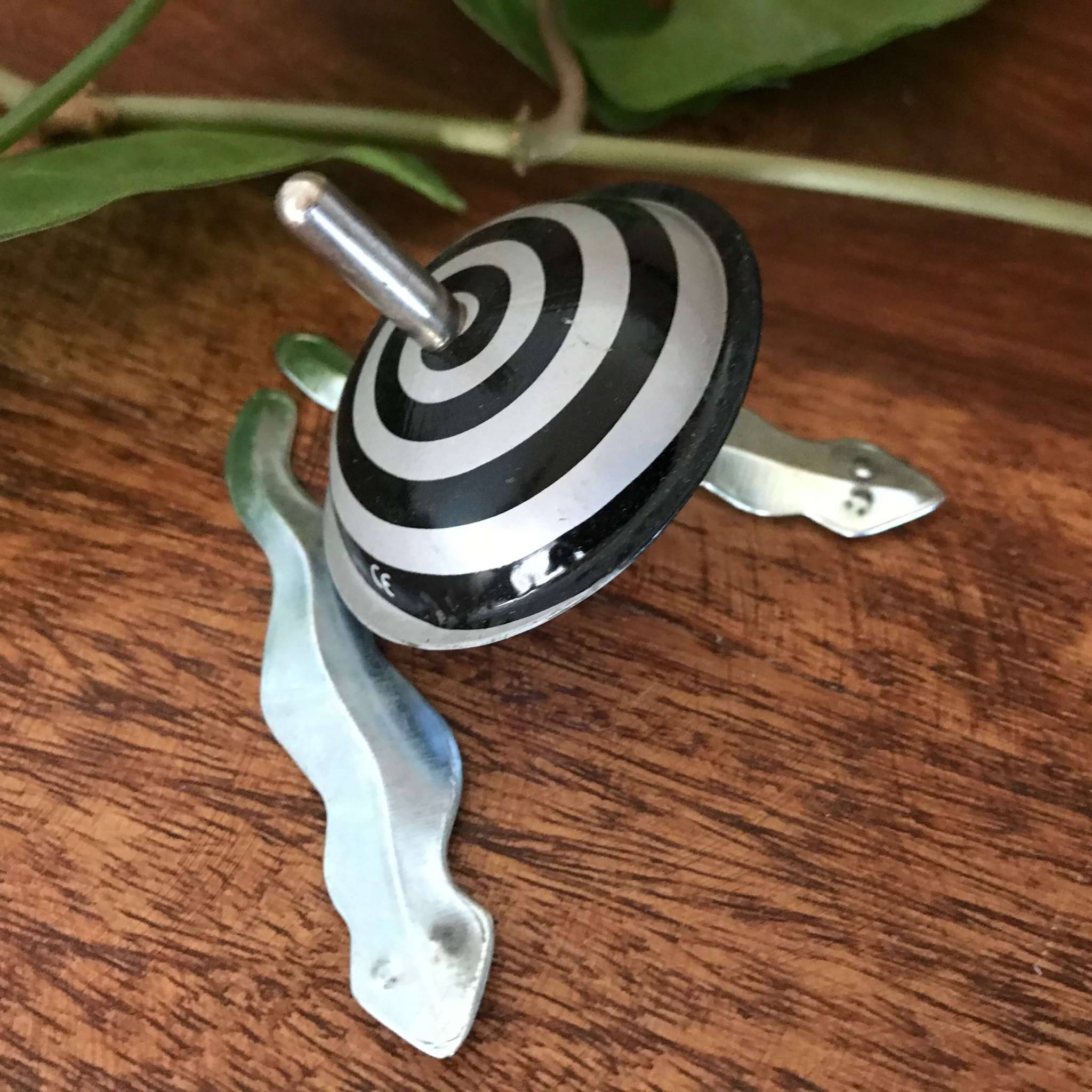 Spinning Top Electronic Perpetual Motion Gyro Wonderful Spinning Top Spins for Hours Fascinating Magnetic Toy Home Ornament 